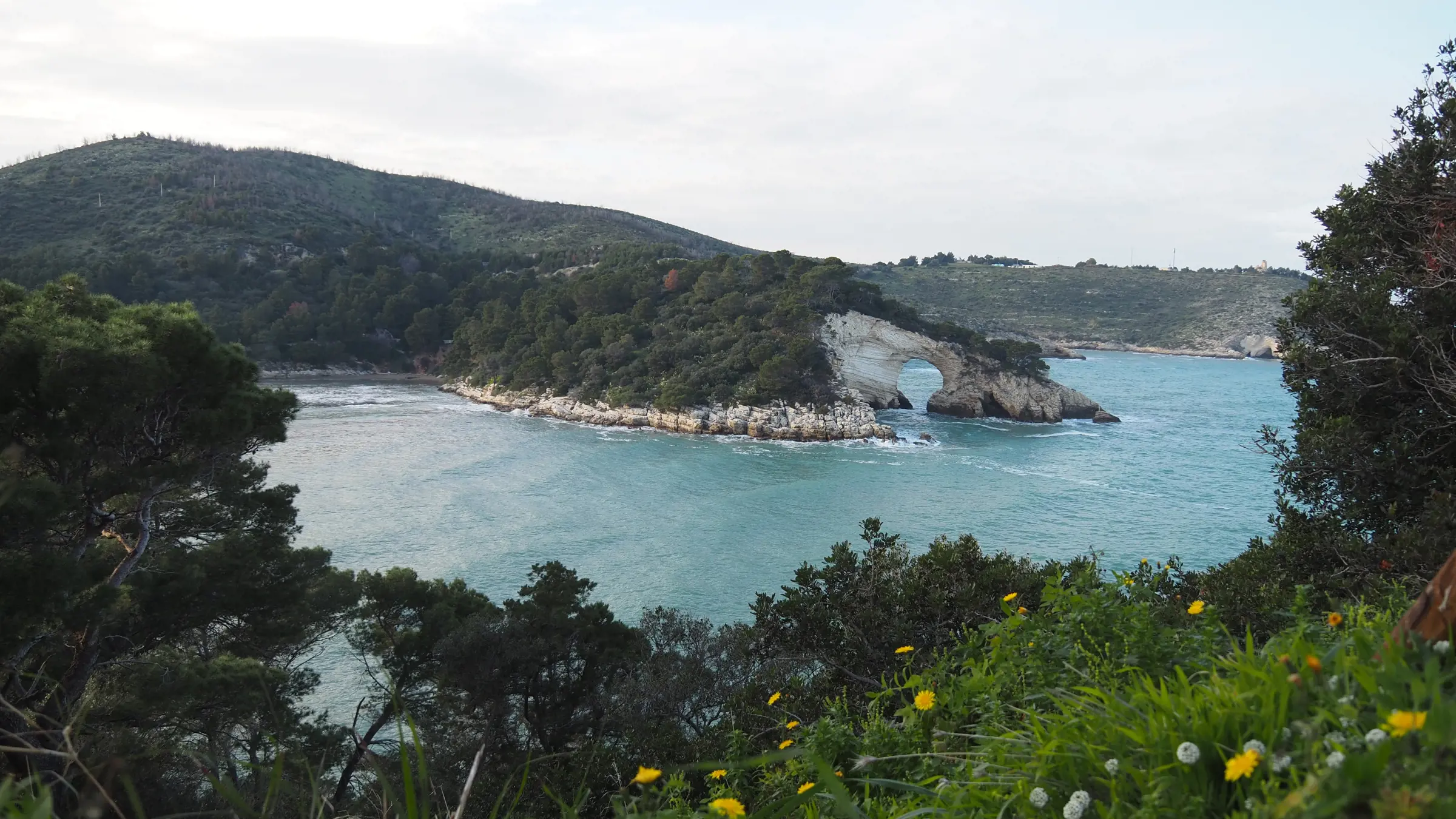 Ein Strand- und Wanderparadies für Naturliebhaber*innen